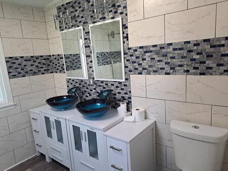 How Florida’s Humidity Impacts Your Bathroom (And What to Do About It)